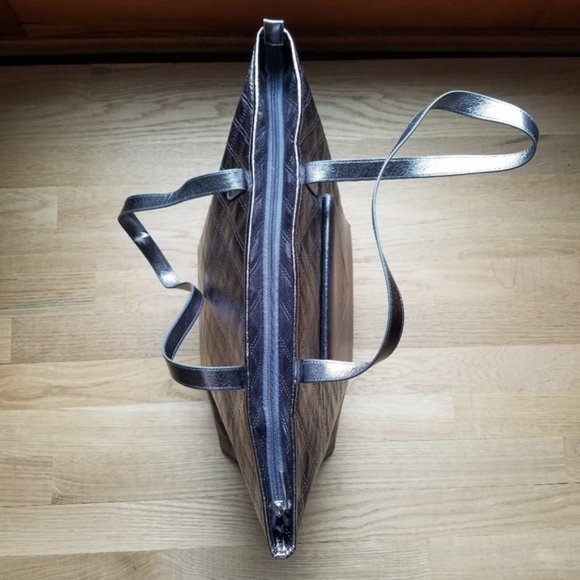 Bath Body Works Metallic Pewter Gray Large Tote Travel Getaway Quilted Bag New - Picture 7 of 8